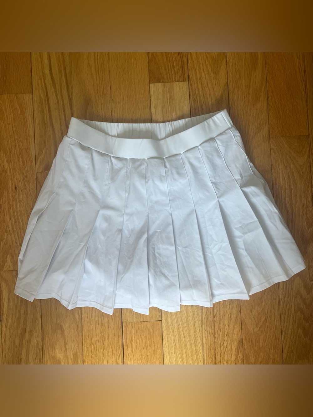 Abercrombie & Fitch White Pleated Mini Skirt
